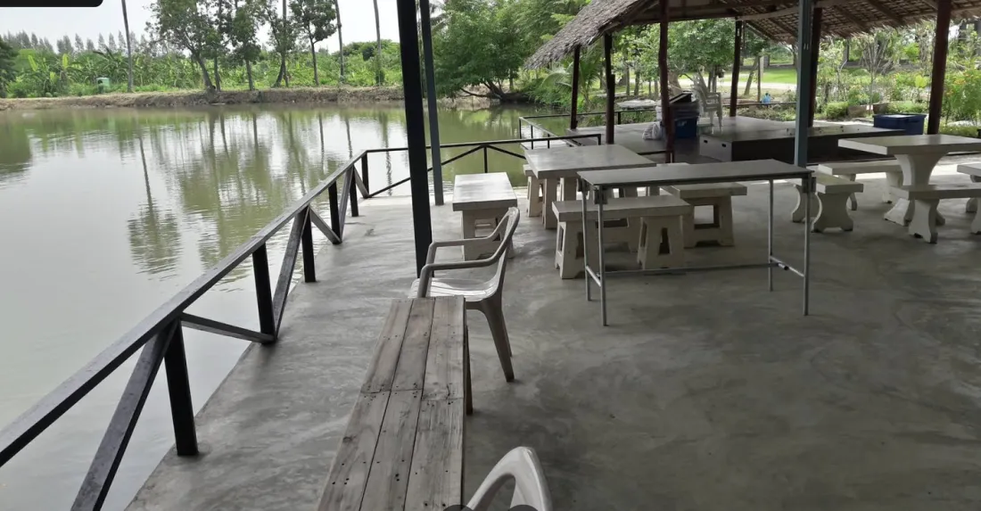 ระเบียงริมบึงภายในศูนย์อบรมฯ